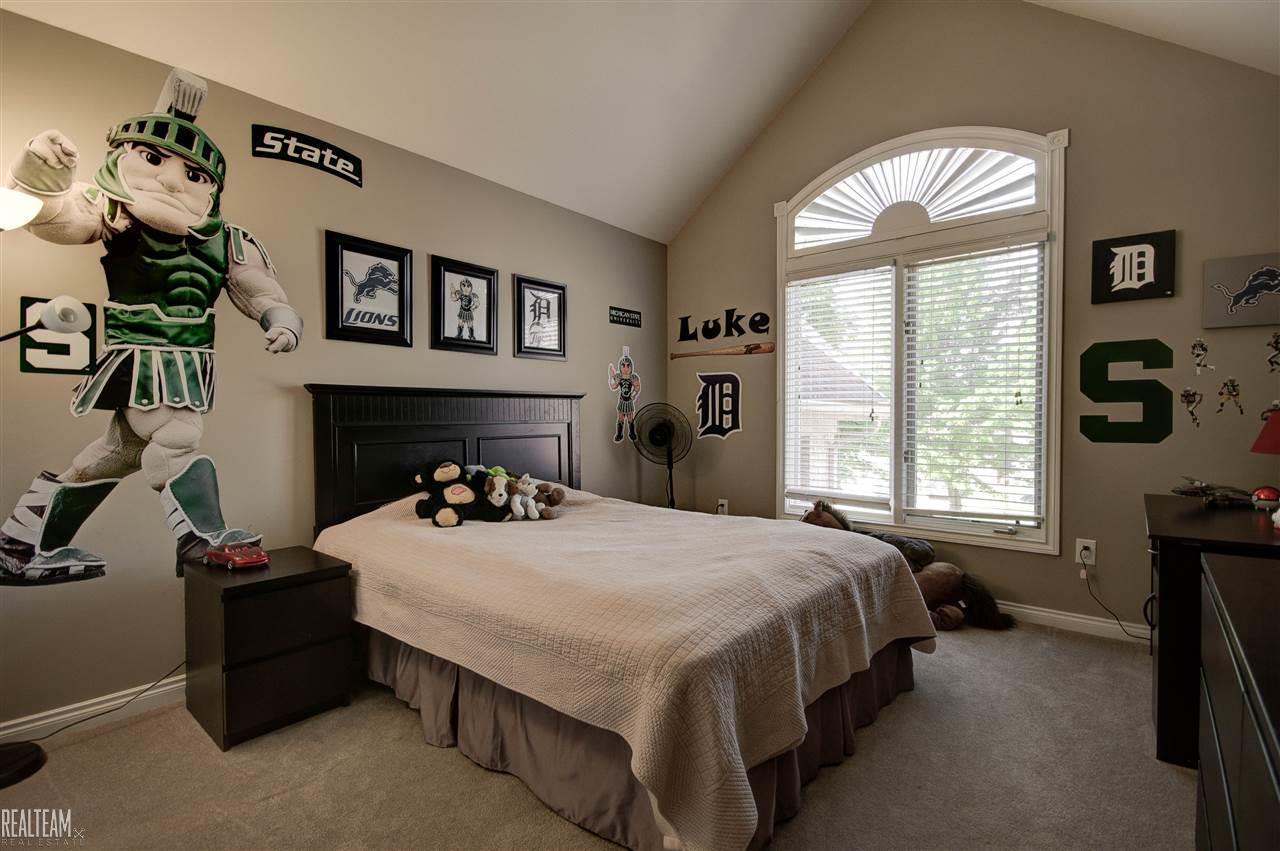 921 Dakota Rochester Hills, MI 48307 - Photo 25 of 46
