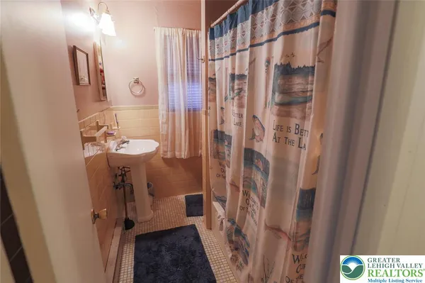 $255,000 | 170 Fern Ridge Road, Blakeslee, PA 18610