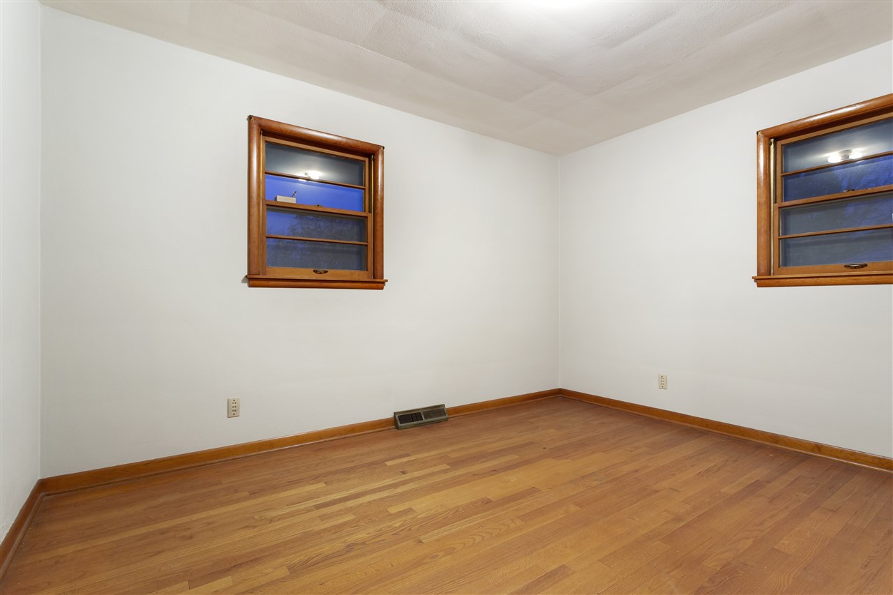 3826 Highcrest Road Rockford, IL 61107 - Photo 10 of 13 an empty room with a window