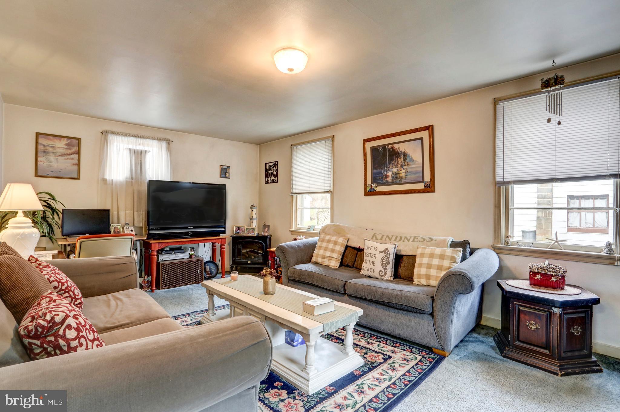 1290 South Cocalico Road Denver, PA 17517 - Photo 5 of 18 Living Room