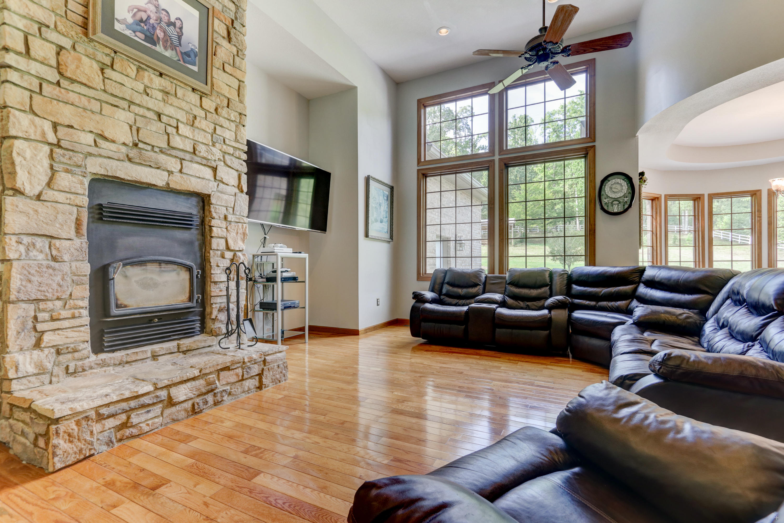 2929 Barnard Road Knoxville, TN 37921 - Photo 15 of 40 Family room with wood burning fireplace