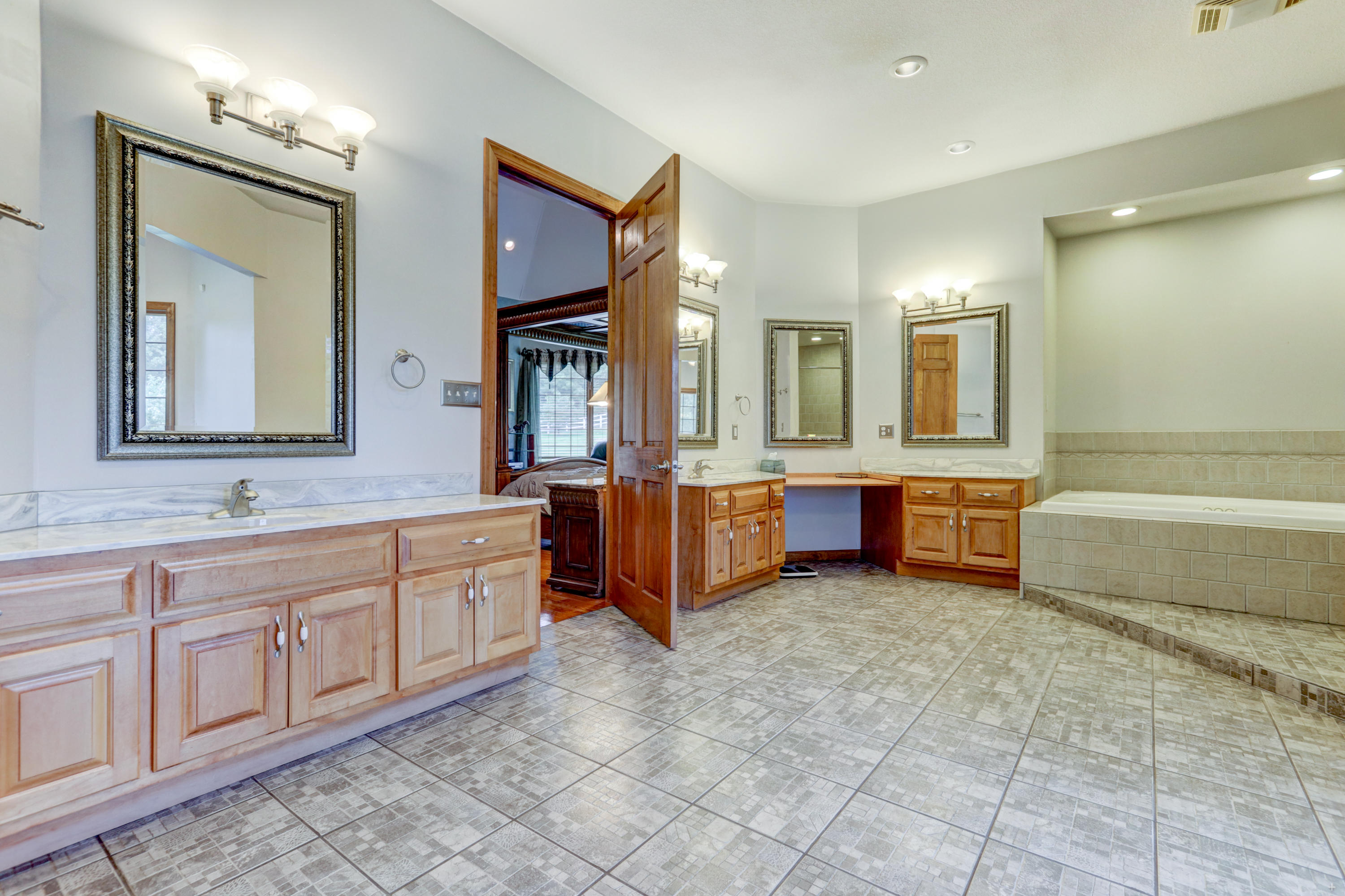 2929 Barnard Road Knoxville, TN 37921 - Photo 24 of 40 Master bath