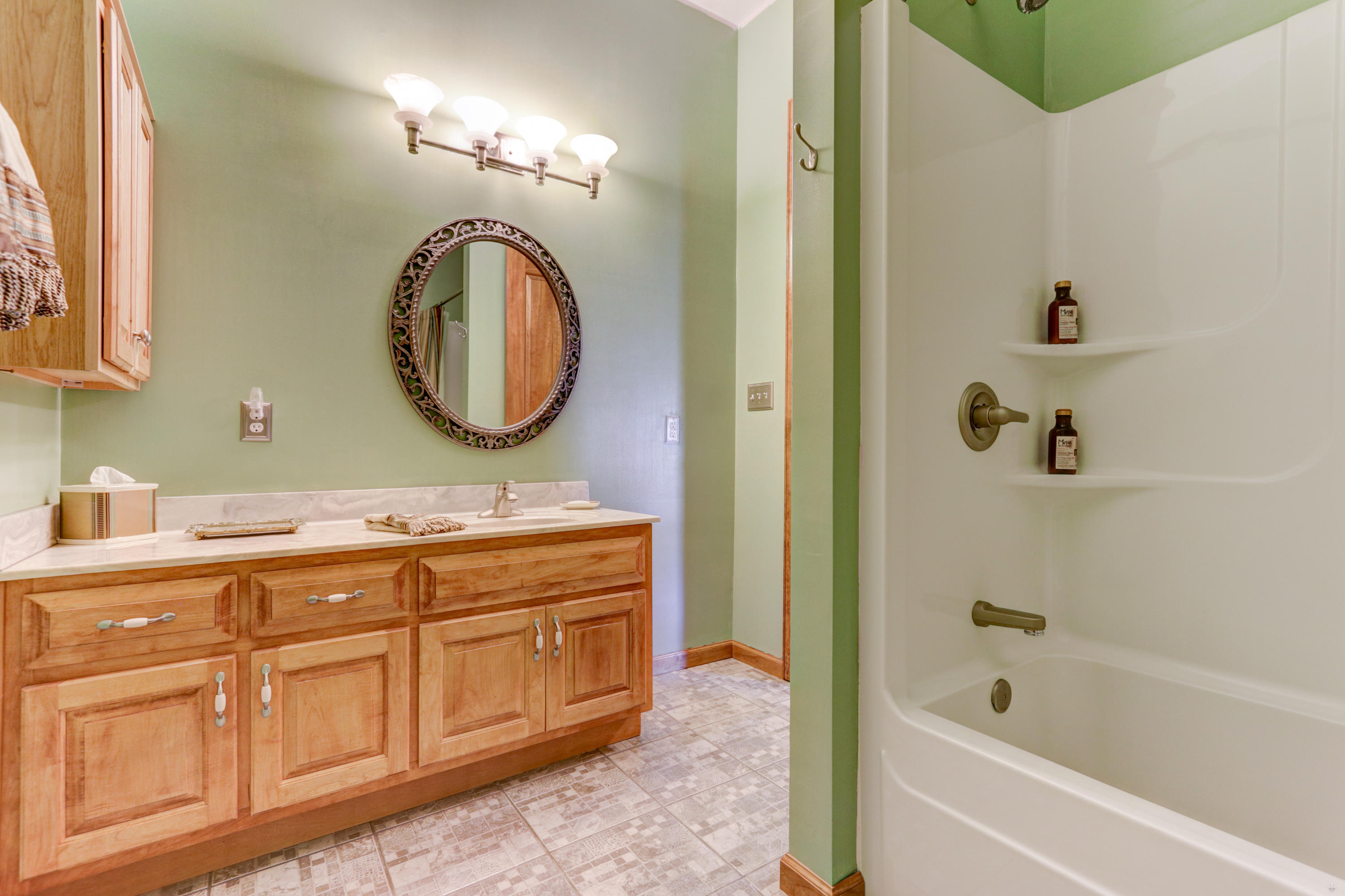 2929 Barnard Road Knoxville, TN 37921 - Photo 27 of 40 Private bath bedroom 2