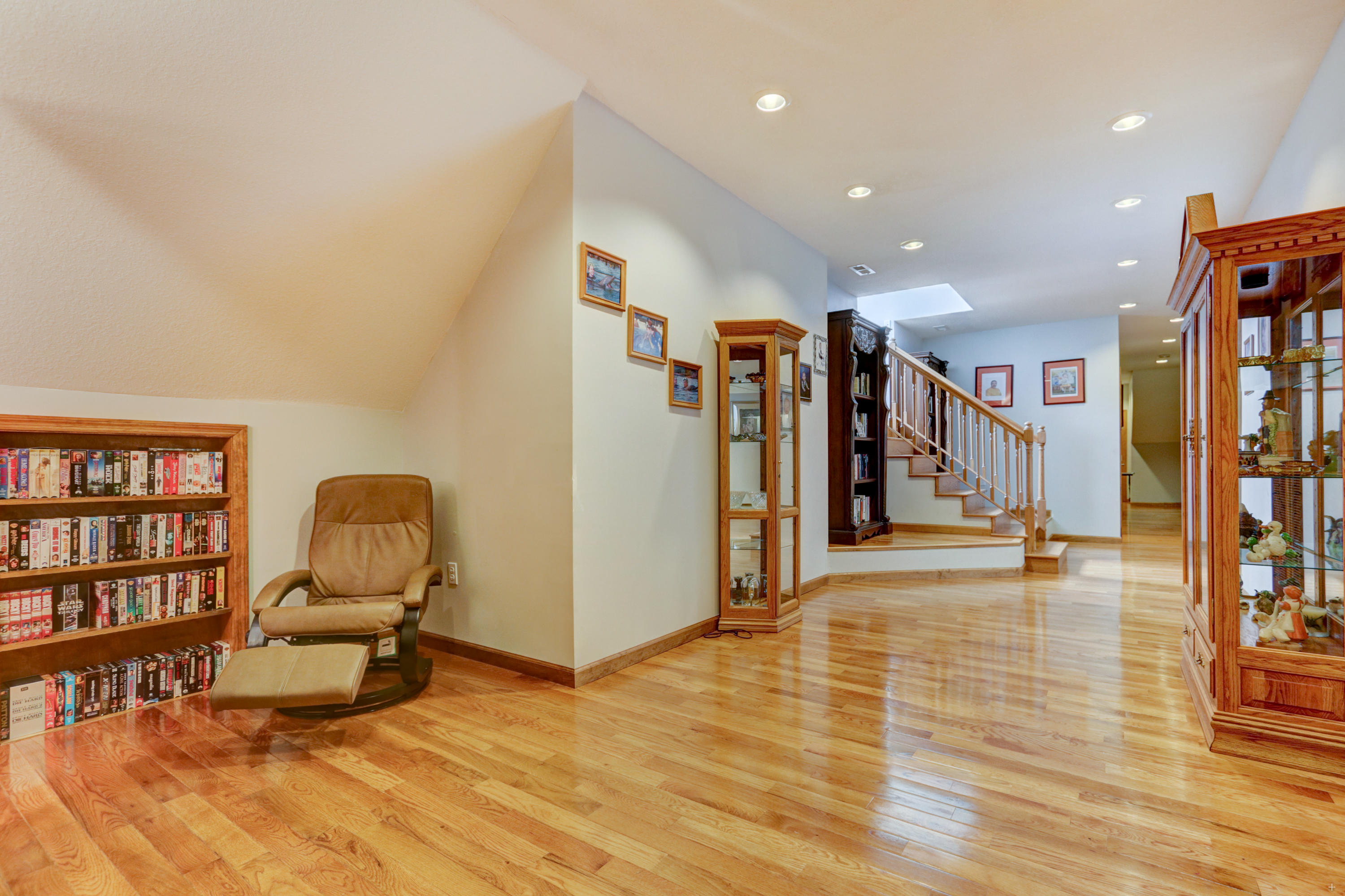 2929 Barnard Road Knoxville, TN 37921 - Photo 34 of 40 Rec room up