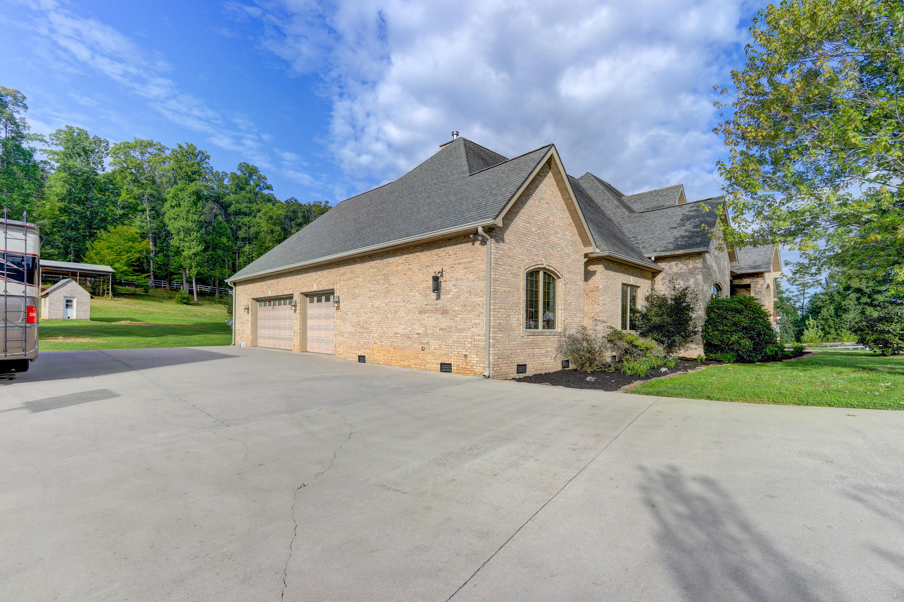 2929 Barnard Road Knoxville, TN 37921 - Photo 5 of 40 Side entrance 4 car garage