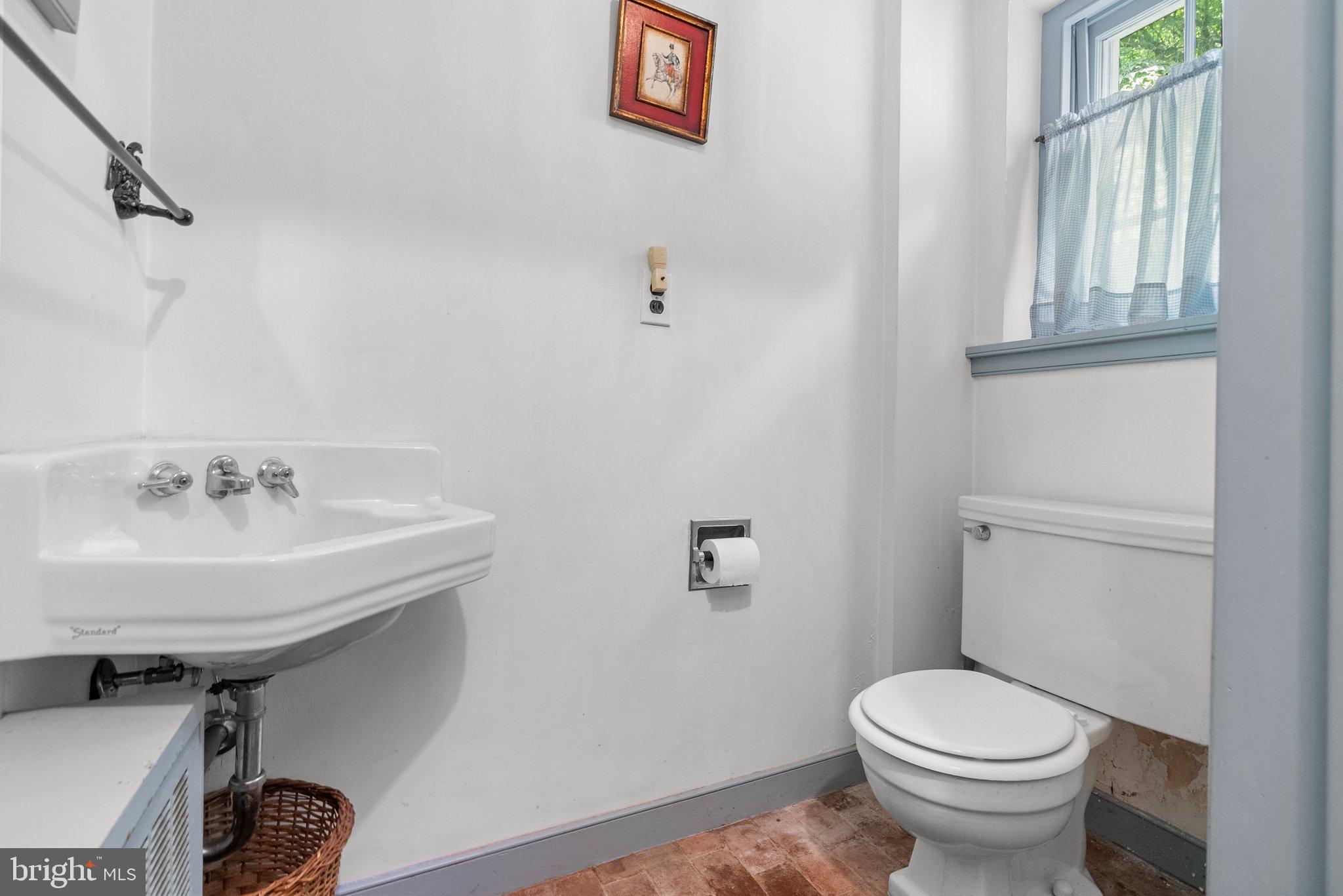 1244 Old Ford Road Huntingdon Valley, PA 19006 - Photo 13 of 39 Gallery Image 13