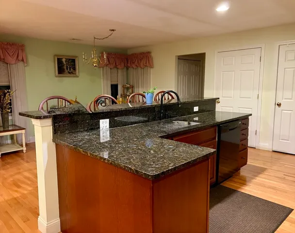 $435,000 | 6 Ryans Way, Unit 6, Rochdale, MA 01542