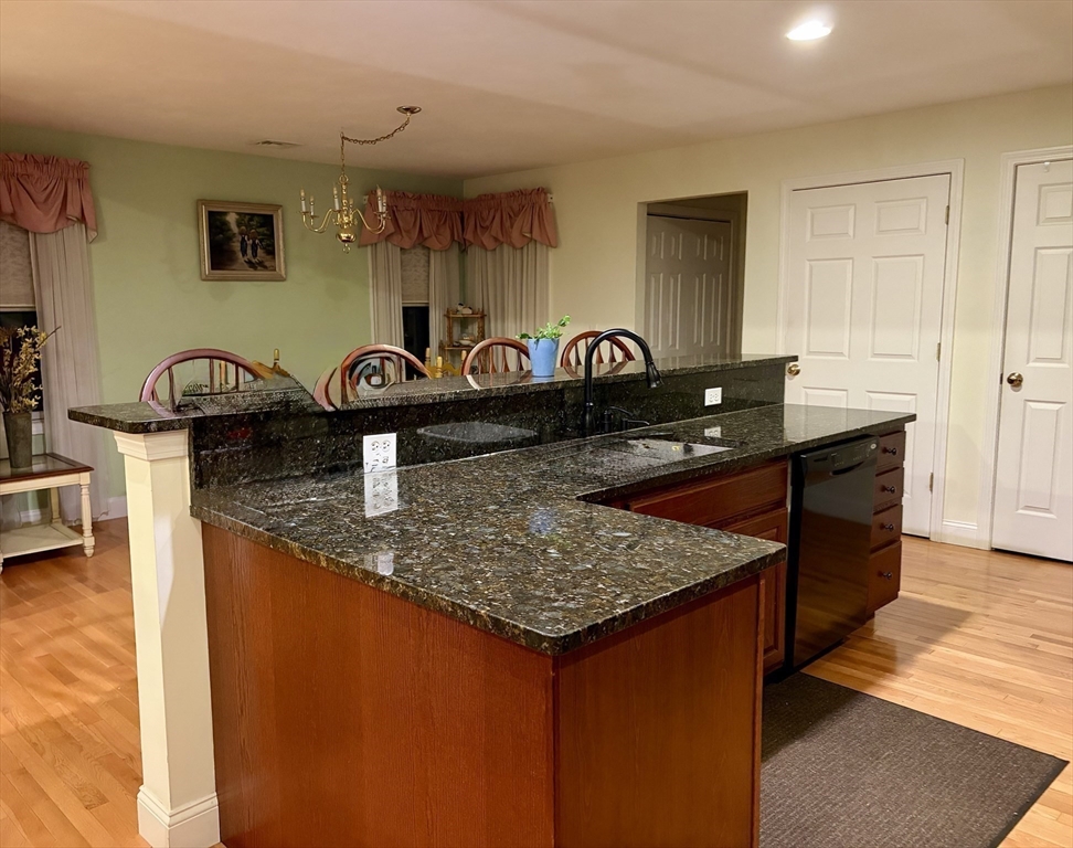 6 Ryans Way, Unit 6 Rochdale, MA 01542 - Photo 9 of 27