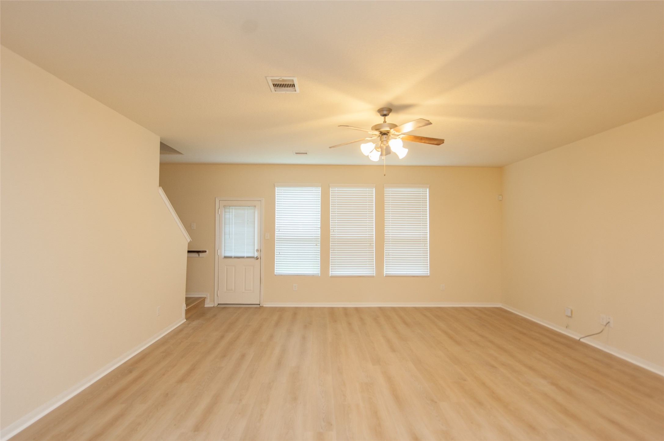 18519 Each Elm Way Houston, TX 77084 - Photo 8 of 23 Living room