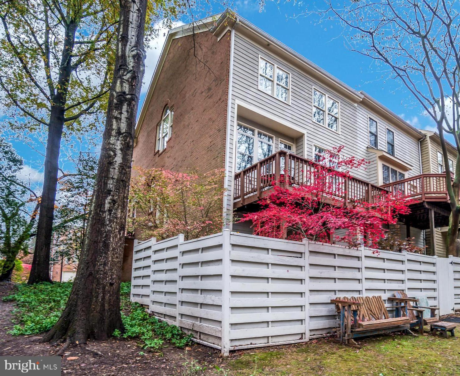 1318 Sundial Drive Reston, VA 20194 - Photo 4 of 52 One of the only private yards!