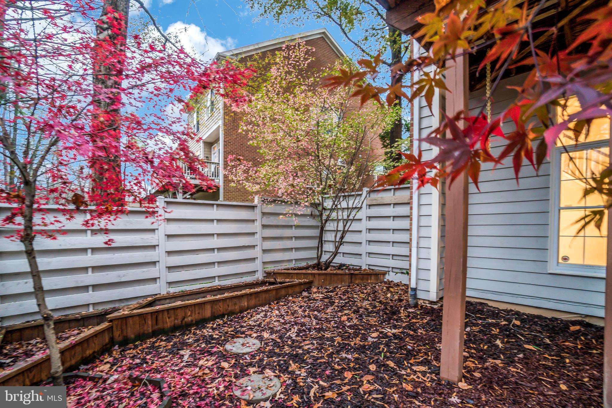 1318 Sundial Drive Reston, VA 20194 - Photo 50 of 52 Exterior view to large fenced area.