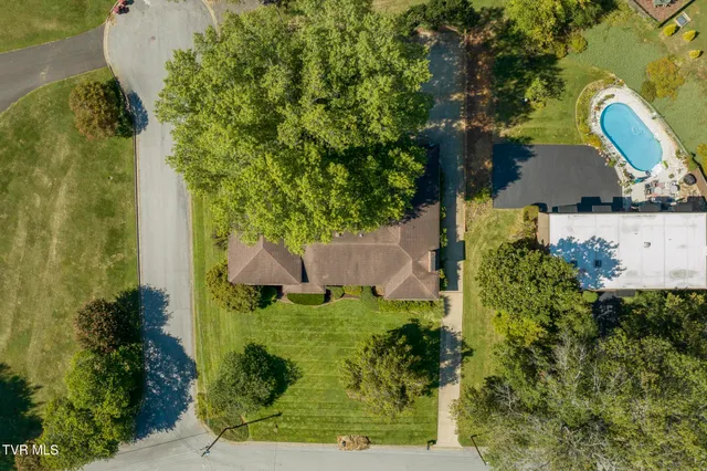 $674,800 | 909 Millercrest Drive, Johnson City, TN 37604