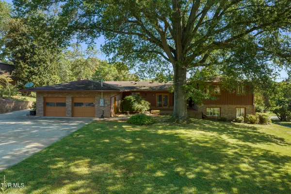 $664,800 | 909 Millercrest Drive, Johnson City, TN 37604