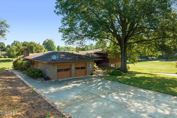 $664,800 | 909 Millercrest Drive, Johnson City, TN 37604