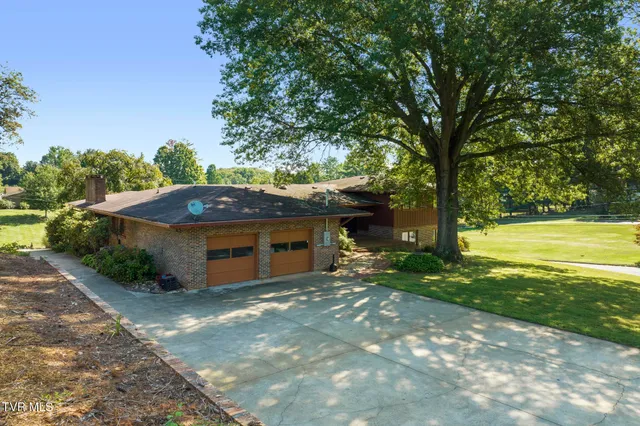 $674,800 | 909 Millercrest Drive, Johnson City, TN 37604