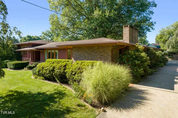 $664,800 | 909 Millercrest Drive, Johnson City, TN 37604