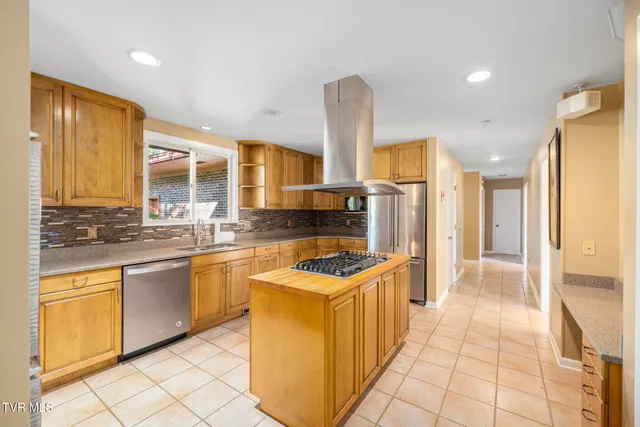 $674,800 | 909 Millercrest Drive, Johnson City, TN 37604