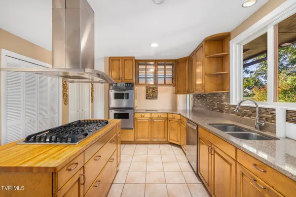 $664,800 | 909 Millercrest Drive, Johnson City, TN 37604