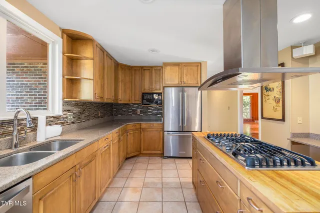 $674,800 | 909 Millercrest Drive, Johnson City, TN 37604