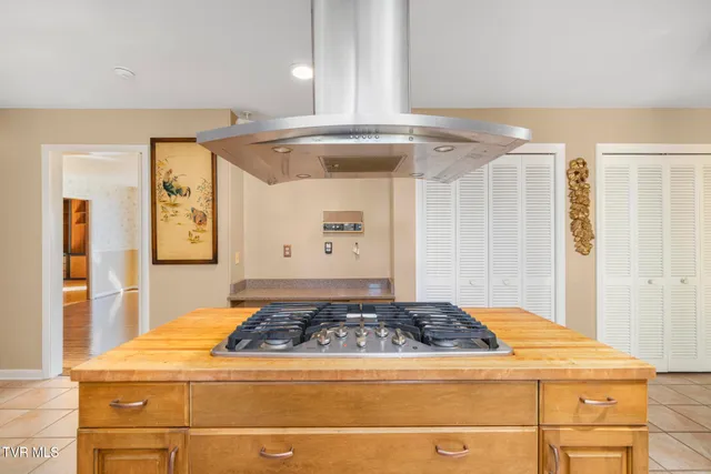 $674,800 | 909 Millercrest Drive, Johnson City, TN 37604