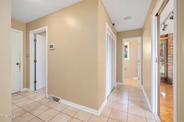 $664,800 | 909 Millercrest Drive, Johnson City, TN 37604