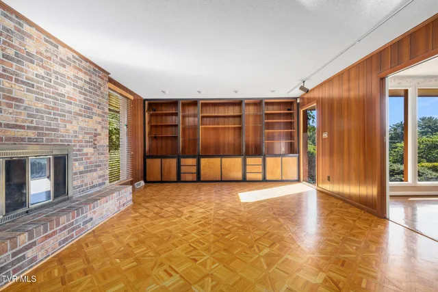 $674,800 | 909 Millercrest Drive, Johnson City, TN 37604