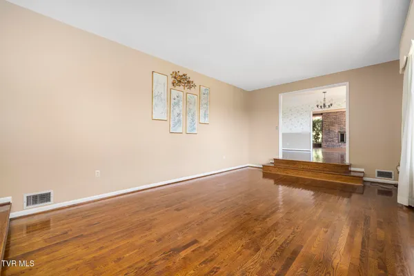 $664,800 | 909 Millercrest Drive, Johnson City, TN 37604