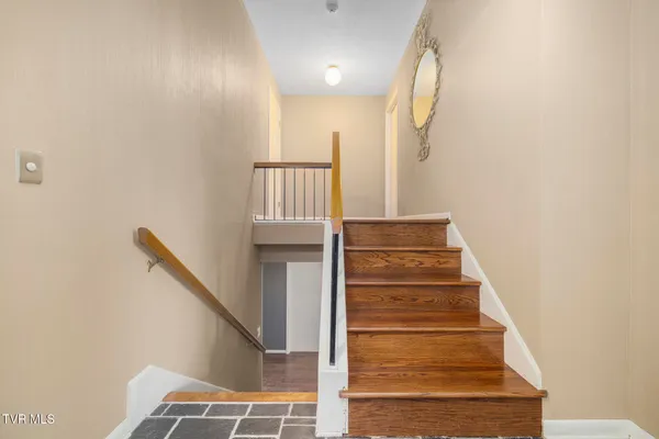 $664,800 | 909 Millercrest Drive, Johnson City, TN 37604