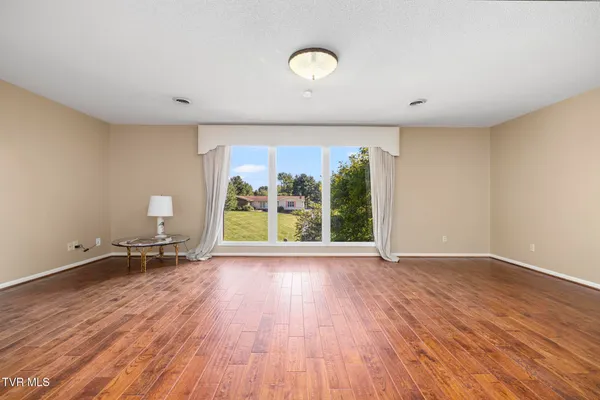 $664,800 | 909 Millercrest Drive, Johnson City, TN 37604