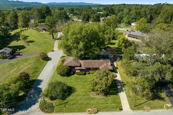 $664,800 | 909 Millercrest Drive, Johnson City, TN 37604