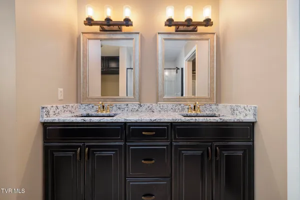 $664,800 | 909 Millercrest Drive, Johnson City, TN 37604