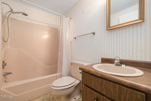 $674,800 | 909 Millercrest Drive, Johnson City, TN 37604