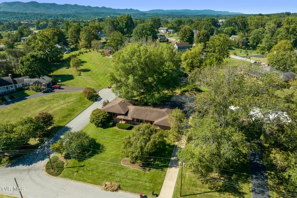 $664,800 | 909 Millercrest Drive, Johnson City, TN 37604