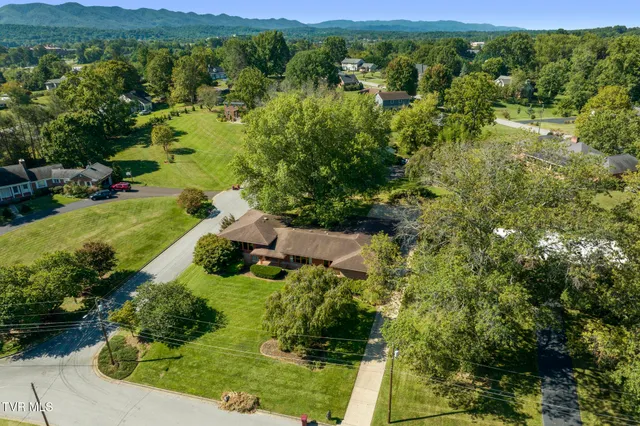 $674,800 | 909 Millercrest Drive, Johnson City, TN 37604