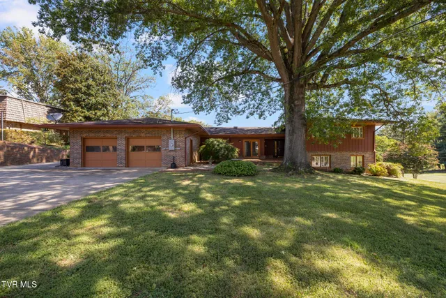 $674,800 | 909 Millercrest Drive, Johnson City, TN 37604