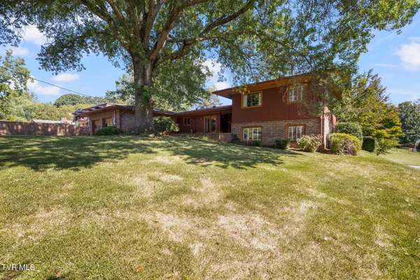 $664,800 | 909 Millercrest Drive, Johnson City, TN 37604