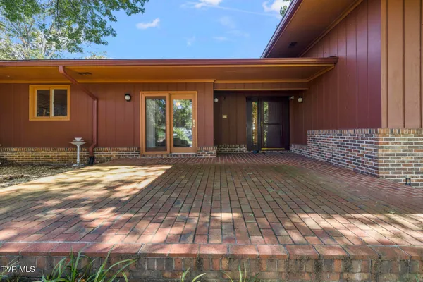 $664,800 | 909 Millercrest Drive, Johnson City, TN 37604