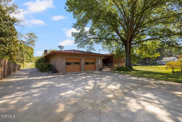 $674,800 | 909 Millercrest Drive, Johnson City, TN 37604