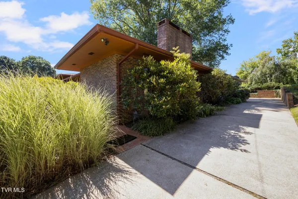 $664,800 | 909 Millercrest Drive, Johnson City, TN 37604