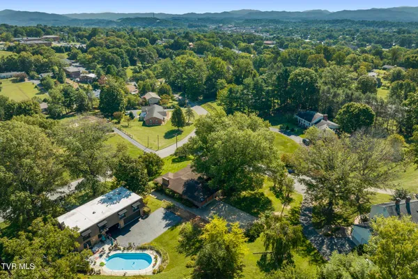 $664,800 | 909 Millercrest Drive, Johnson City, TN 37604