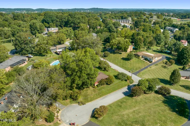 $674,800 | 909 Millercrest Drive, Johnson City, TN 37604
