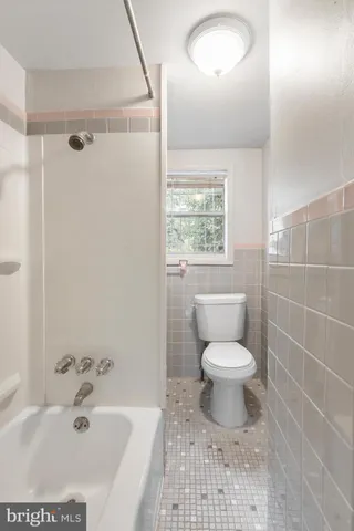 a bathroom with a toilet and a bathtub