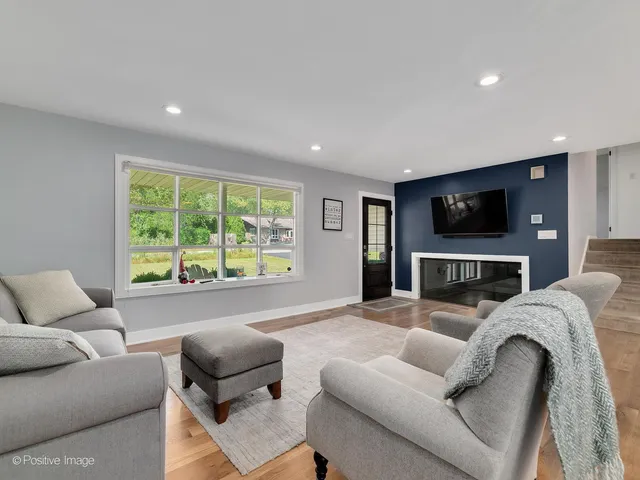 $3,600 | 5735 Virginia Avenue, Clarendon Hills, IL 60514