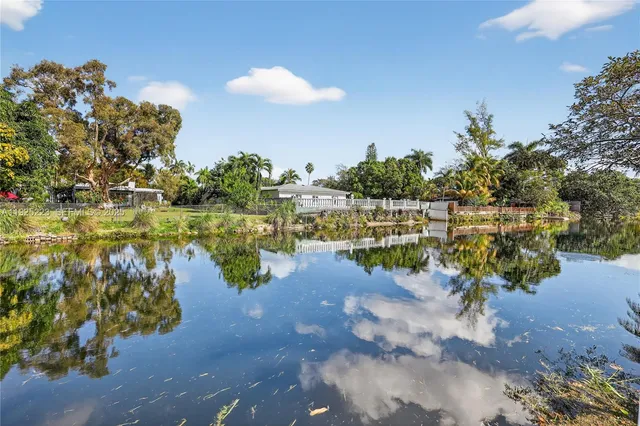 $950,000 | 341 South Biscayne River Drive, Miami, FL 33169