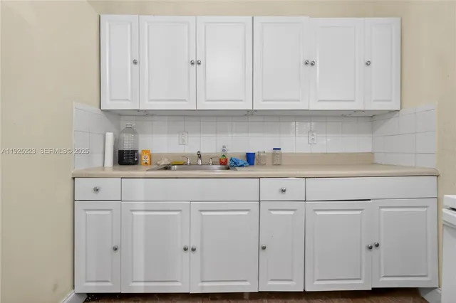 $950,000 | 341 South Biscayne River Drive, Miami, FL 33169