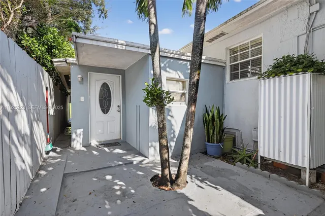 $950,000 | 341 South Biscayne River Drive, Miami, FL 33169