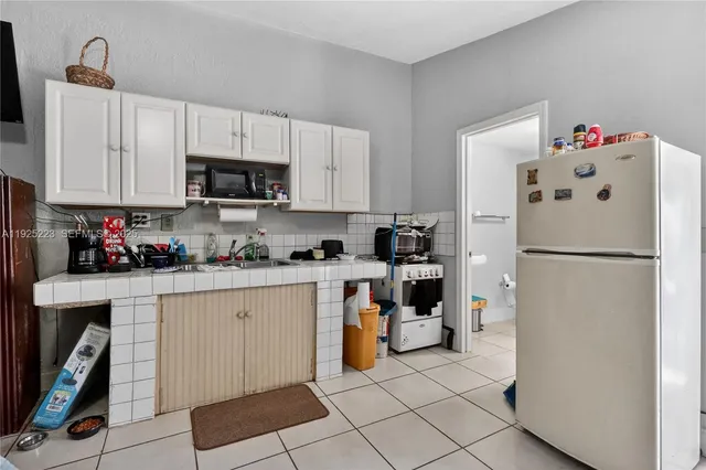 $950,000 | 341 South Biscayne River Drive, Miami, FL 33169