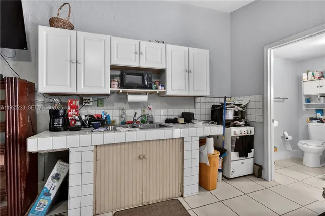 $950,000 | 341 South Biscayne River Drive, Miami, FL 33169