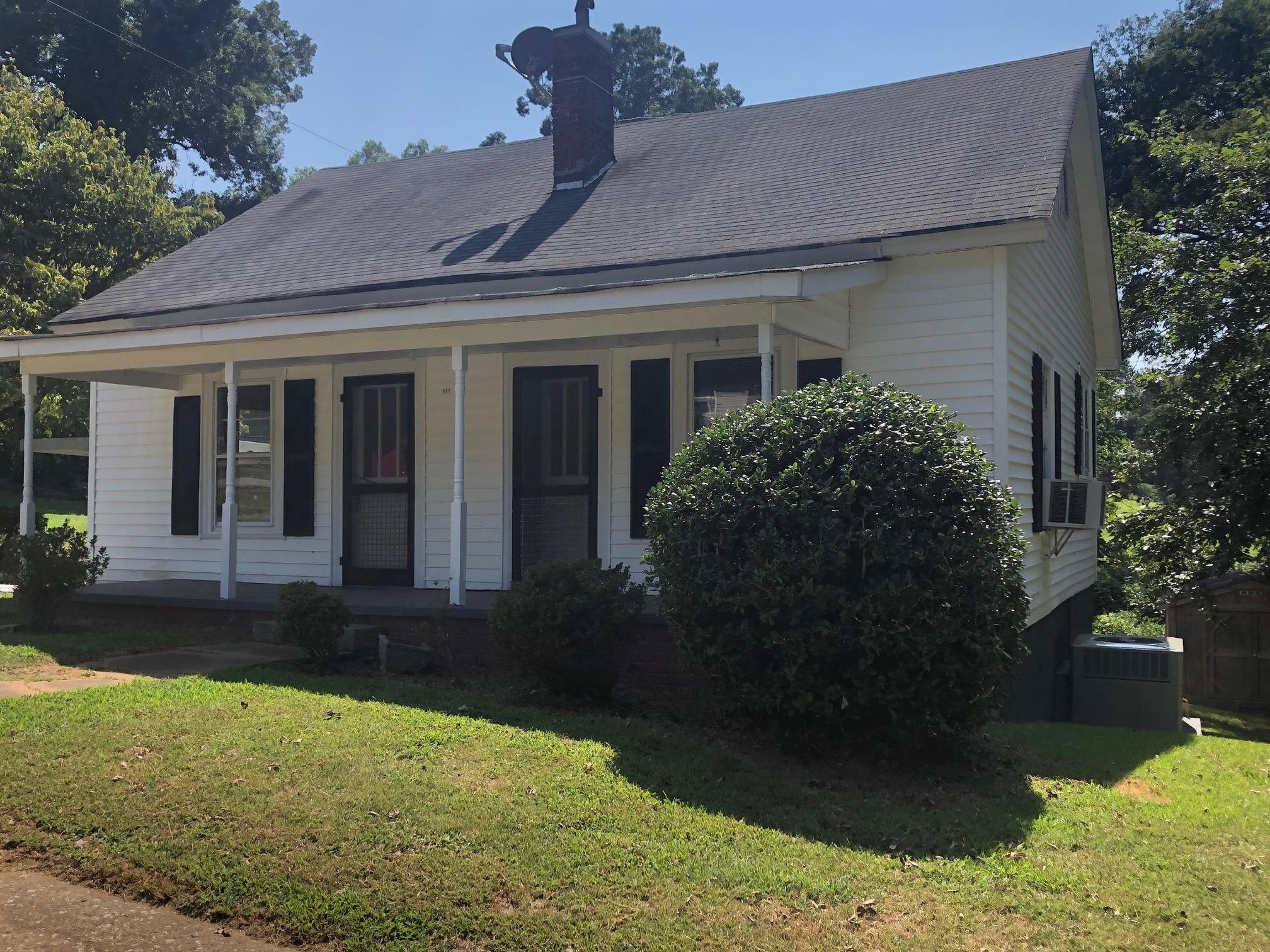 111 Fant Street Union, SC 29379 - Photo 1 of 9