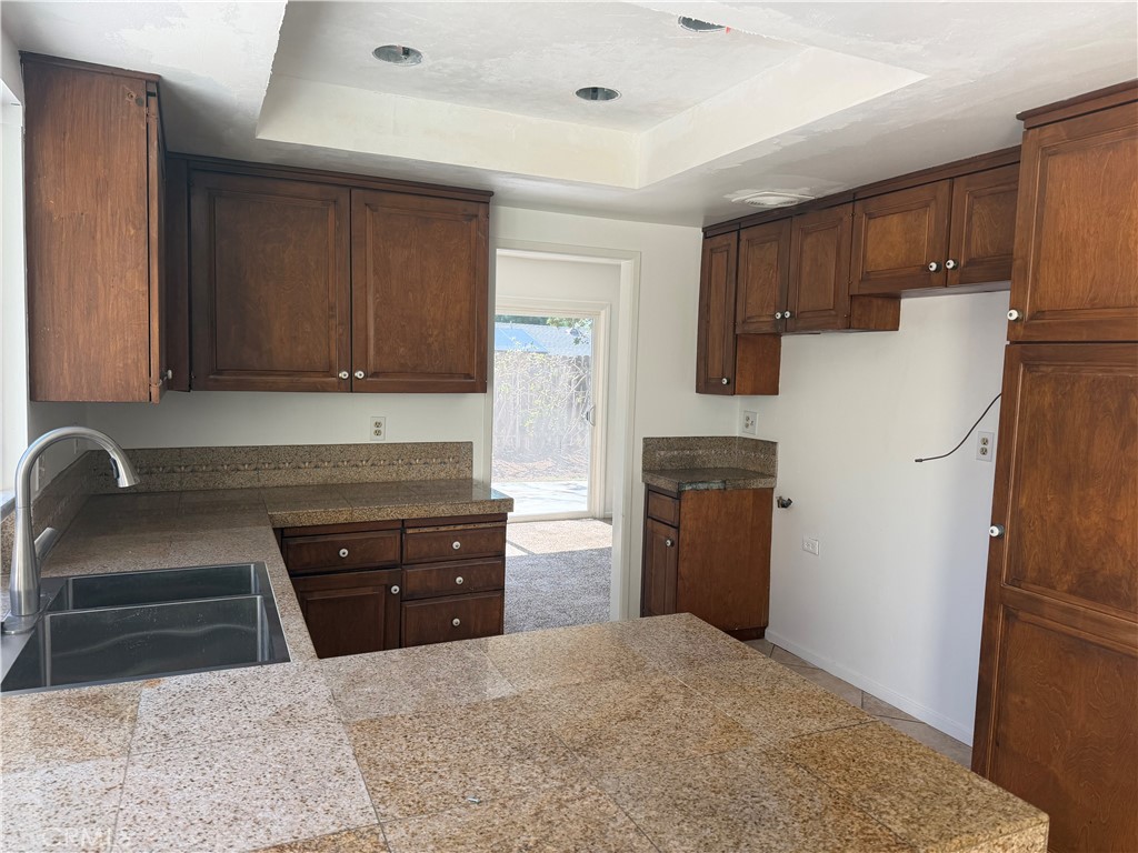 3385 Valencia Hill Drive Riverside, CA 92507 - Photo 2 of 20